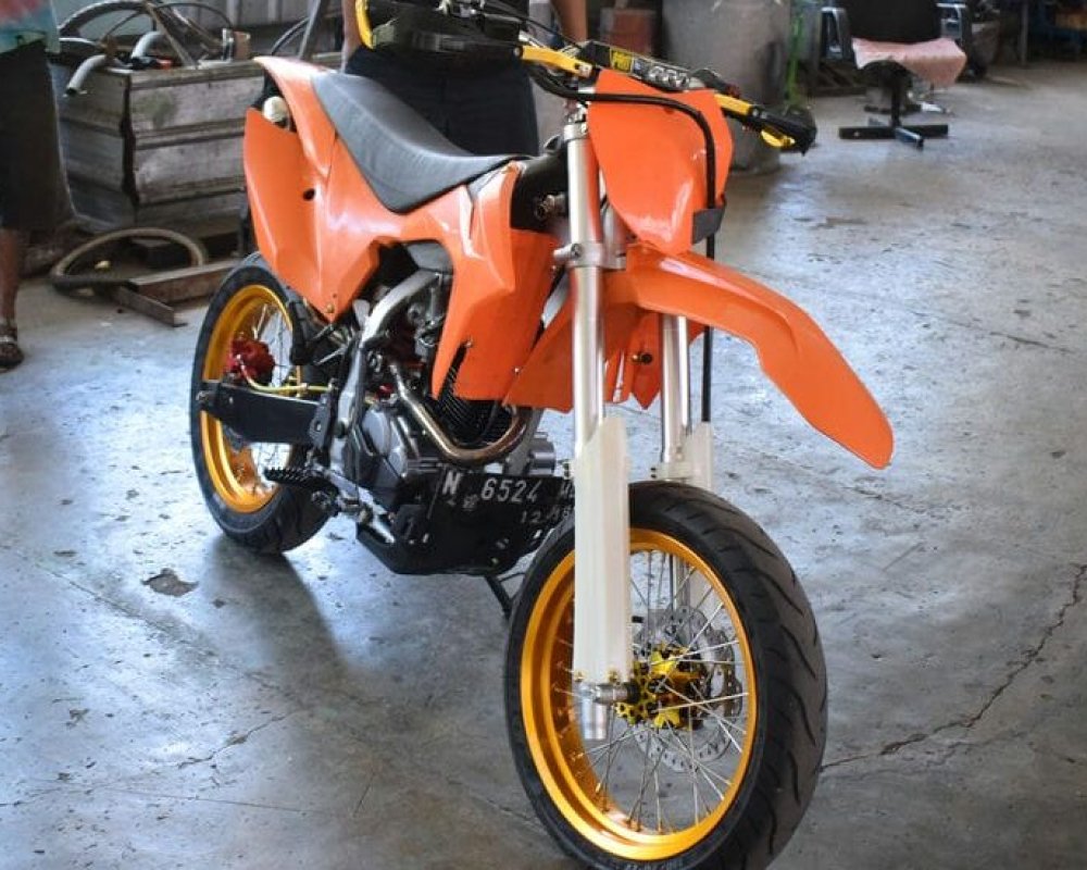 Hasil-Modifikasi-Motor-Trail-WB-Lapas-Malang-Tambah-Keren-1-3A-1145x550